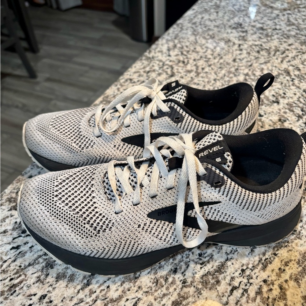 Brooks Revel 5 sneakers